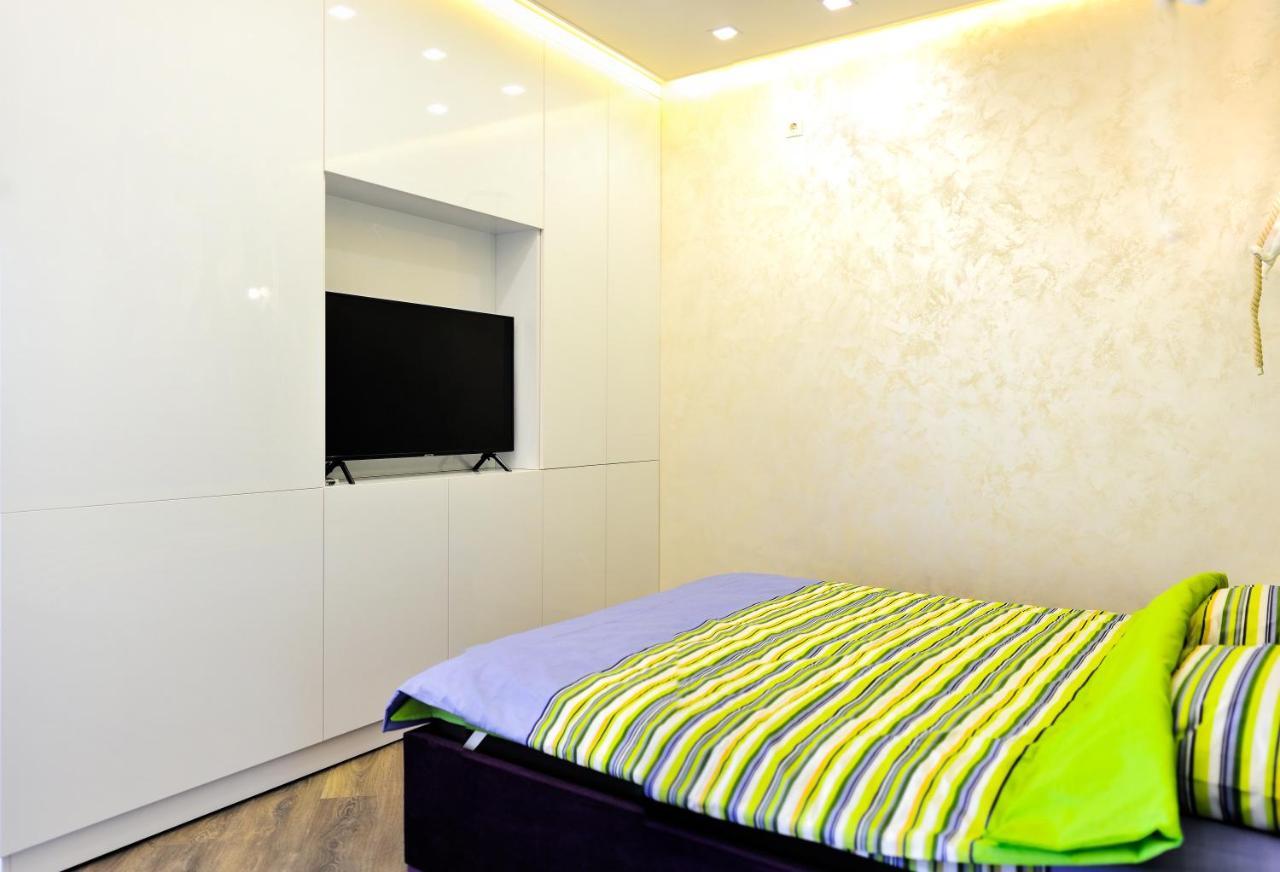 Arcadia Vip Apartments Sea View! Одеса Екстериор снимка